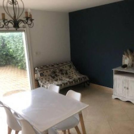 Maison Dans Une Propriete Avec Une Cour Corneilhan ภายนอก รูปภาพ