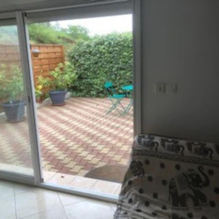 Maison Dans Une Propriete Avec Une Cour Corneilhan ภายนอก รูปภาพ