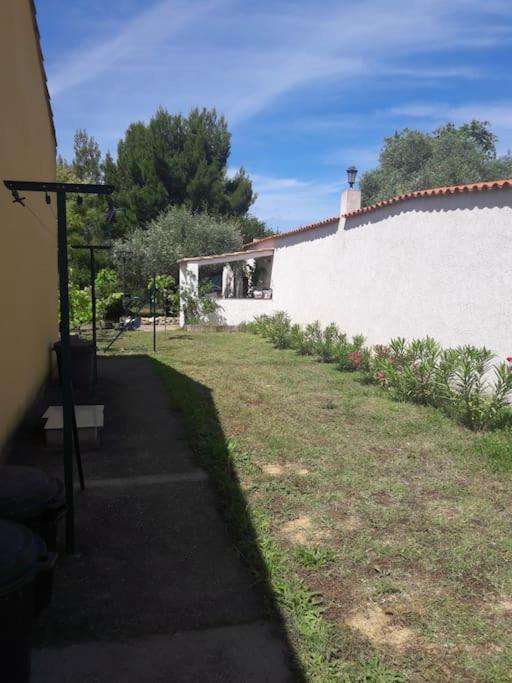 Maison Dans Une Propriete Avec Une Cour Corneilhan ภายนอก รูปภาพ