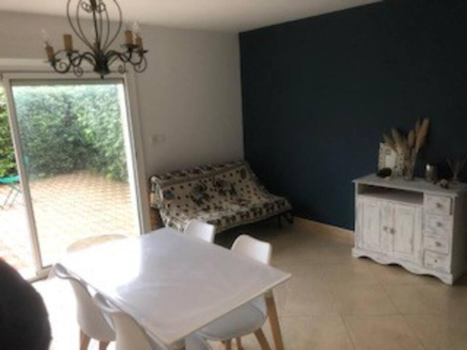 Maison Dans Une Propriete Avec Une Cour Corneilhan ภายนอก รูปภาพ