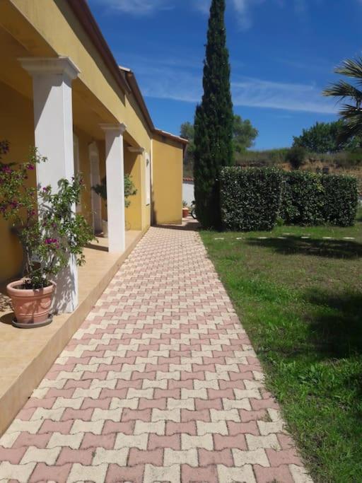 Maison Dans Une Propriete Avec Une Cour Corneilhan ภายนอก รูปภาพ