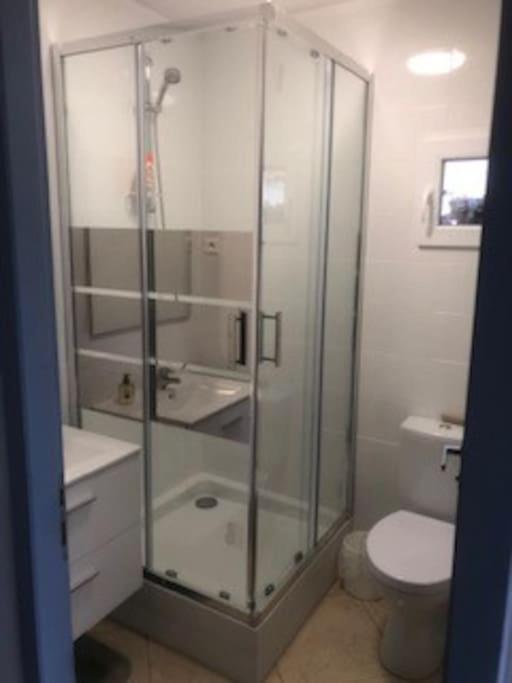 Maison Dans Une Propriete Avec Une Cour Corneilhan ภายนอก รูปภาพ