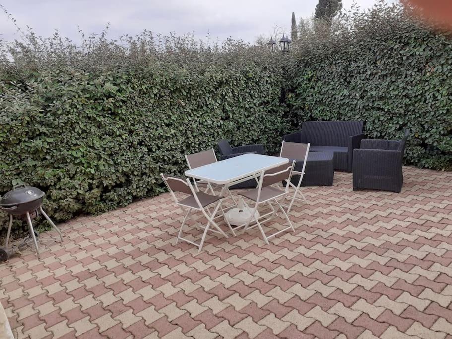 Maison Dans Une Propriete Avec Une Cour Corneilhan ภายนอก รูปภาพ