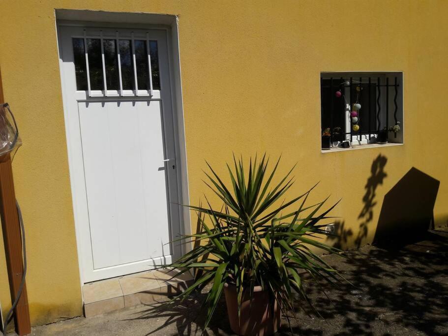 Maison Dans Une Propriete Avec Une Cour Corneilhan ภายนอก รูปภาพ