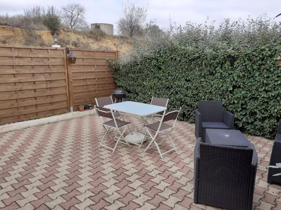 Maison Dans Une Propriete Avec Une Cour Corneilhan ภายนอก รูปภาพ